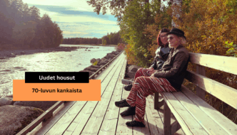 Kaksi naista istumassa penkillä