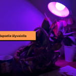 Yövalo palamassa työpöydällä