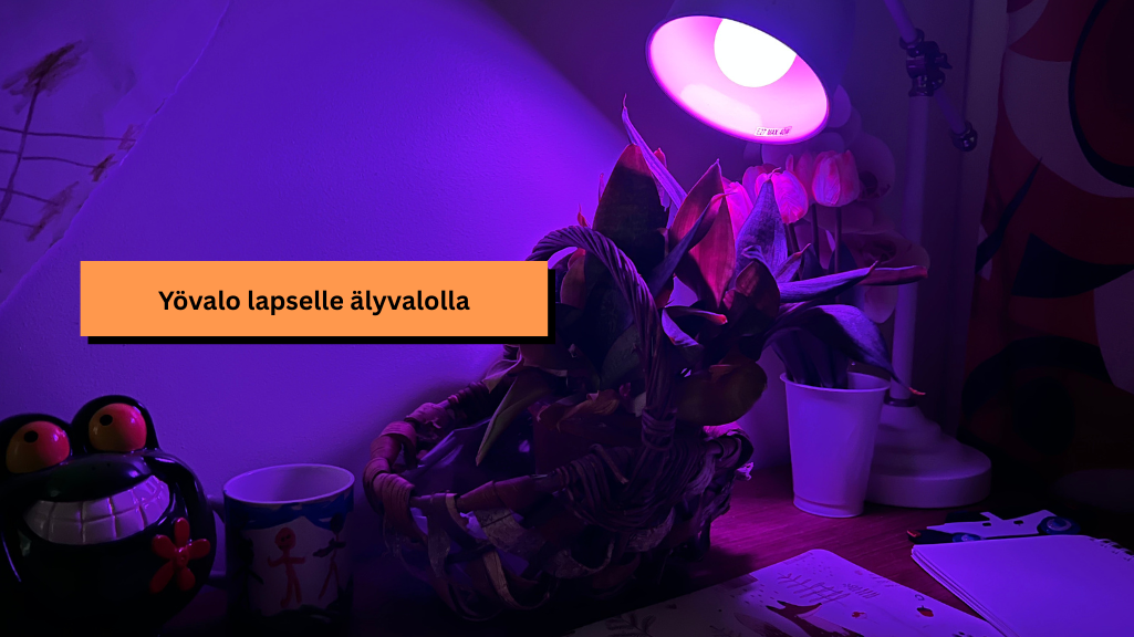 Yövalo palamassa työpöydällä